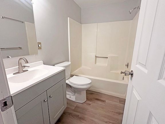 3rd image of 118 S Clarendon St APT 3