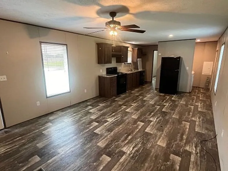 301 Henning Dr — Photo 3