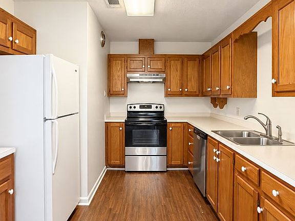 3rd image of 16324 Crepemyrtle Dr