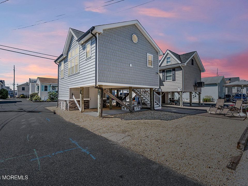 1st image of 210 Harbor Drive