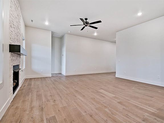 3rd image of 3 Winchester Ln