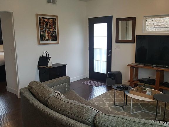 4th image of 5661 York Blvd