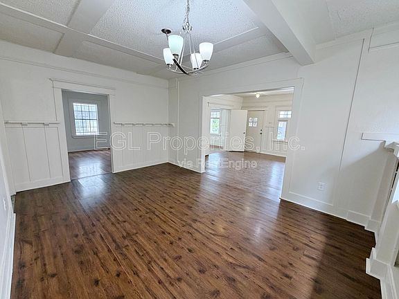 4th image of 860 W 56th St