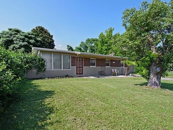 5th image of 10834 Genevieve St