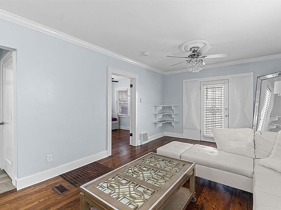 4th image of 212 W Loretta Ave
