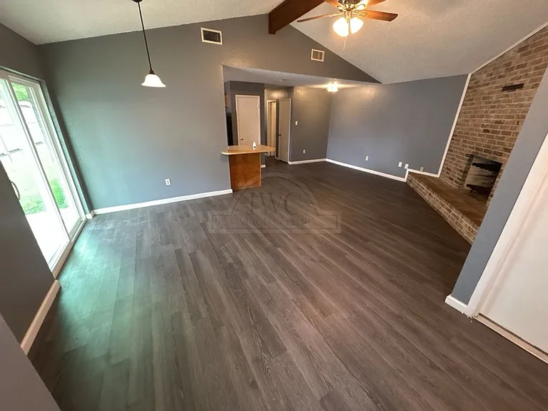 2011 Windward Dr — Photo 3