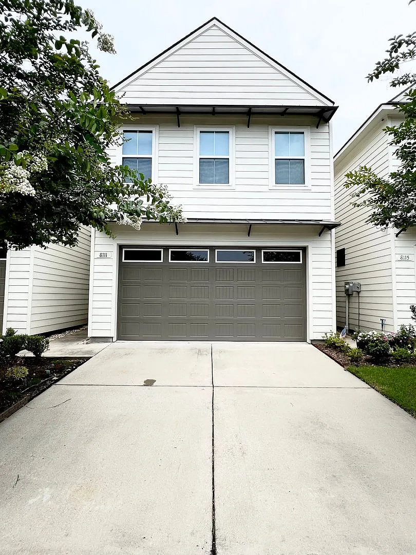 Spacious 3 Bedroom Home With All Utilities Included — Photo 1