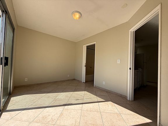 5th image of 1125 Golden Rd #B