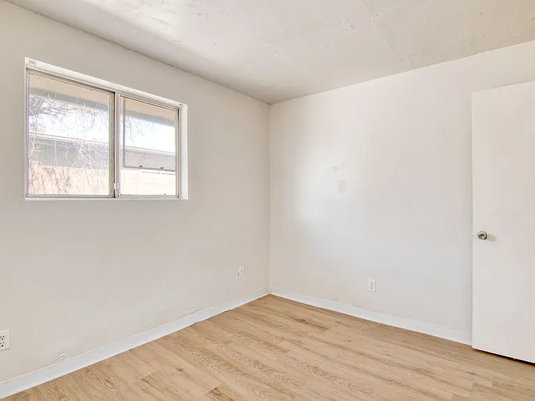 5657 E 28th St #5657 — Photo 2