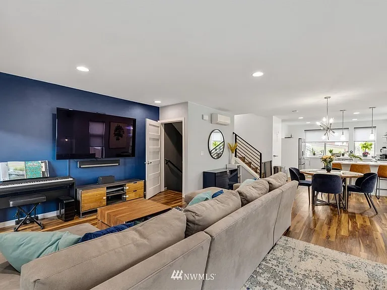 5206 Delridge Way SW #E — Photo 7