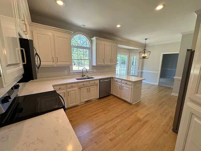 113 Ashton Ln — Photo 4