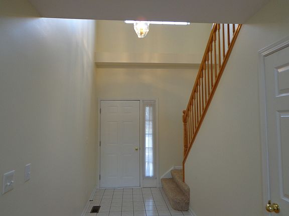 3rd image of 1041 Huntington Dr