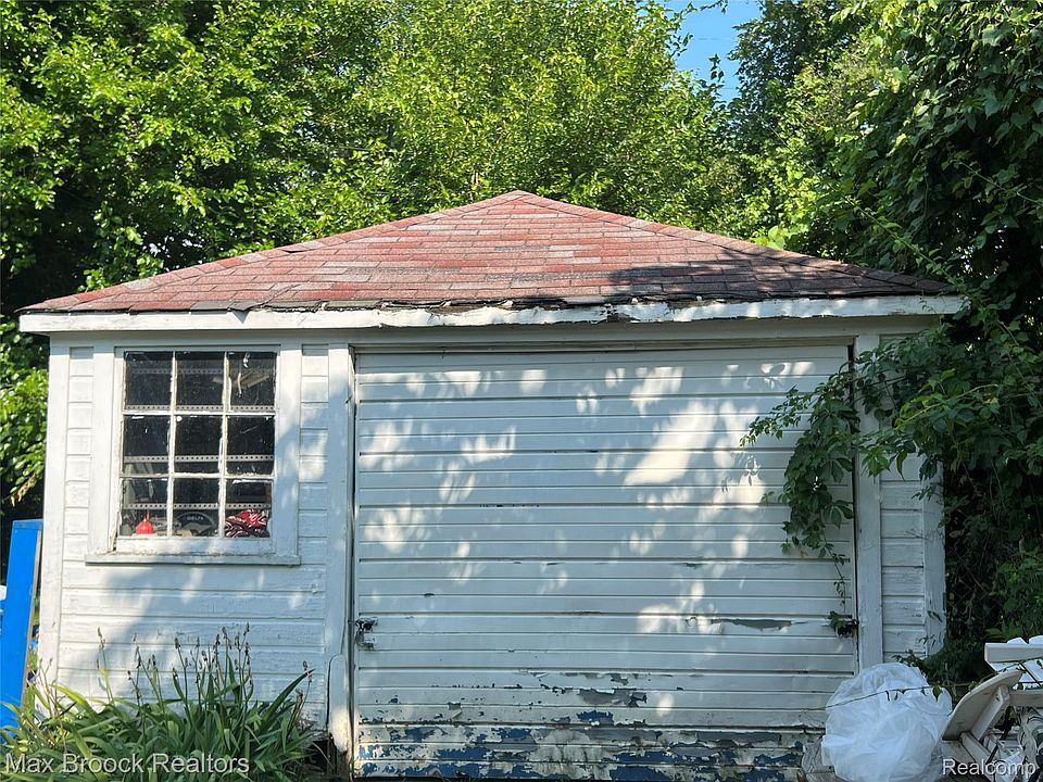 2nd image of 19726 Prairie St