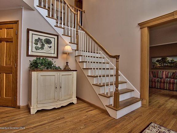 5th image of 13 Woodridge Cir