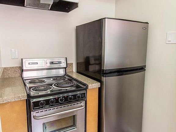 5th image of 130 Frederick St APT 4