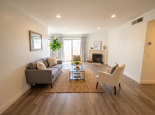 424 Oak St #140 Photo 1