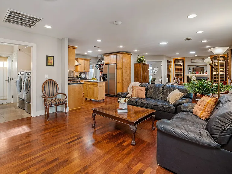 1241 Chestnut St — Photo 58