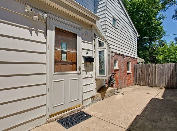 3rd image of 9413 Ironwood Ln