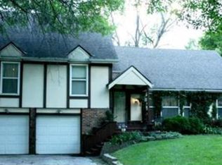 8206 Caenen Lake Rd, Lenexa, KS 66215