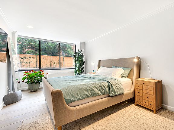 5th image of 300 E 90th St APT 2C