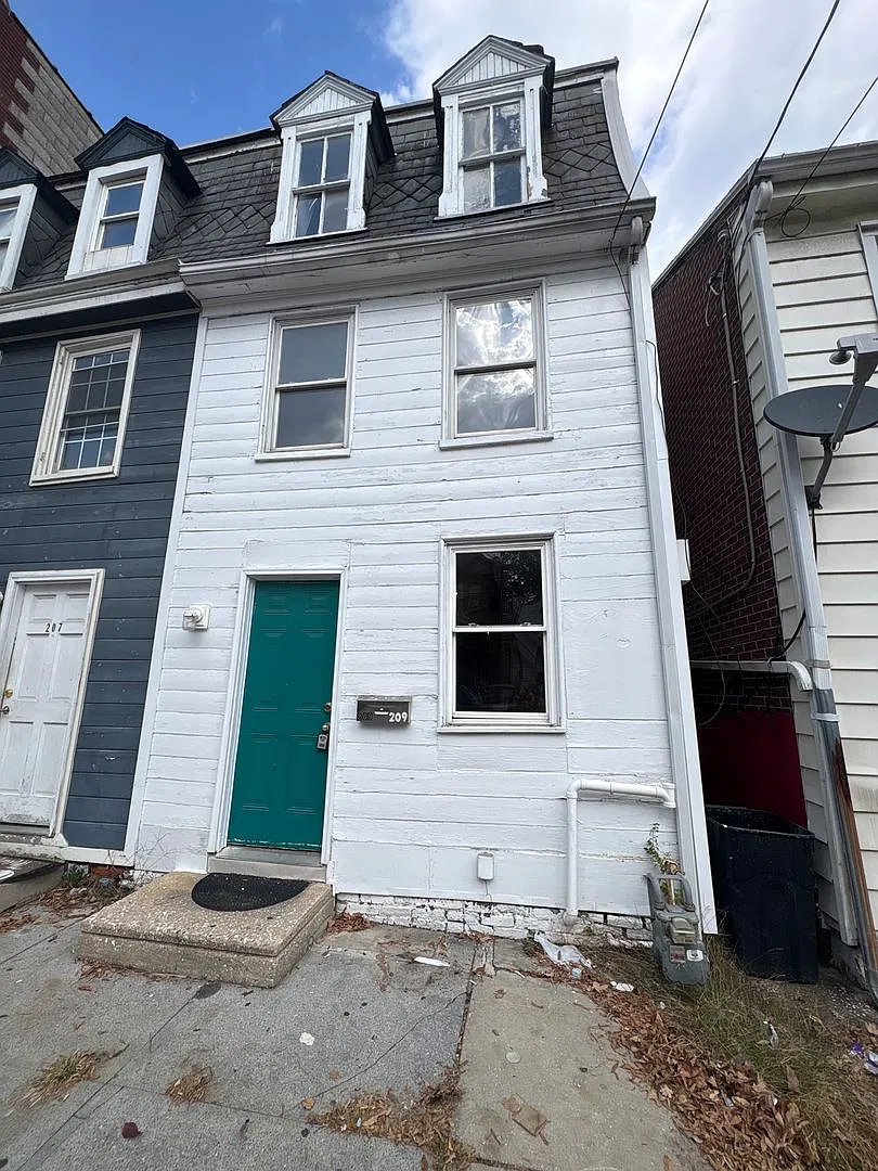 3 Bedroom House in Downtown York — Photo 1