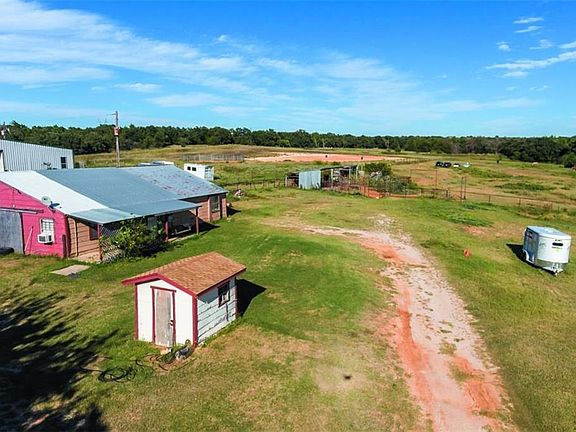 3rd image of 1119 County Road 2395