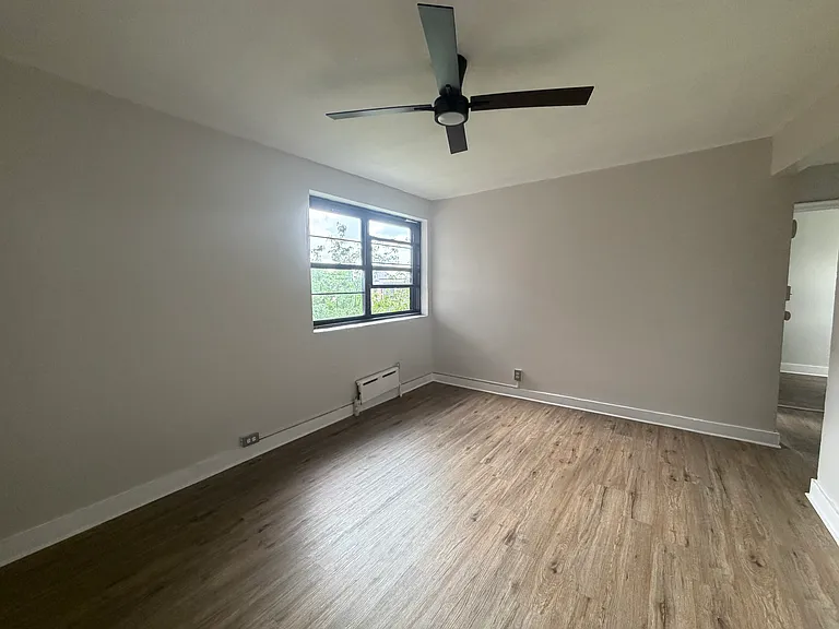 110 Belgrove Dr #2C — Photo 1
