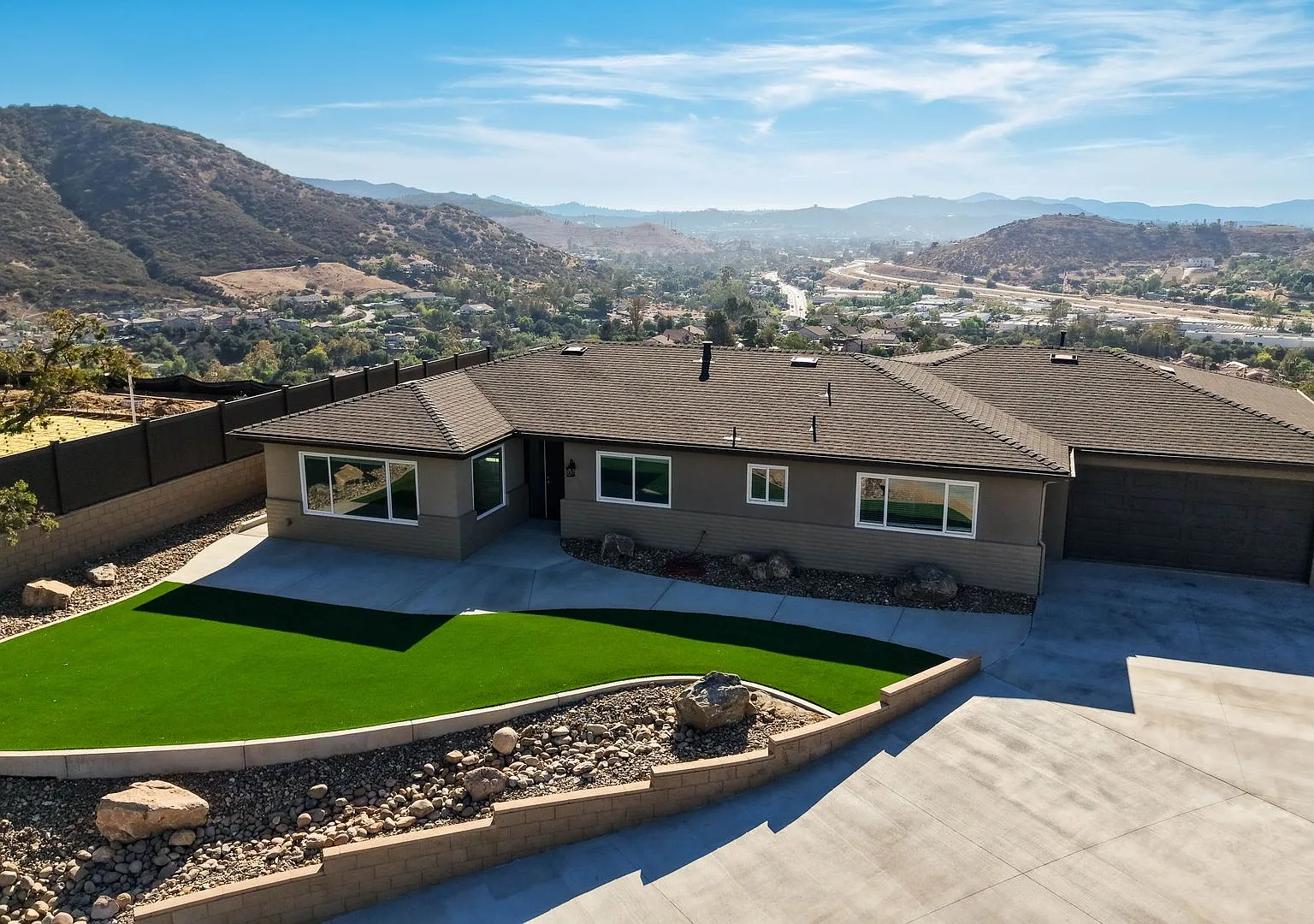 Remodeled 3BR House with Panoramic Mountain Views | Private Drive, Garage & RV Parking! — Photo 1