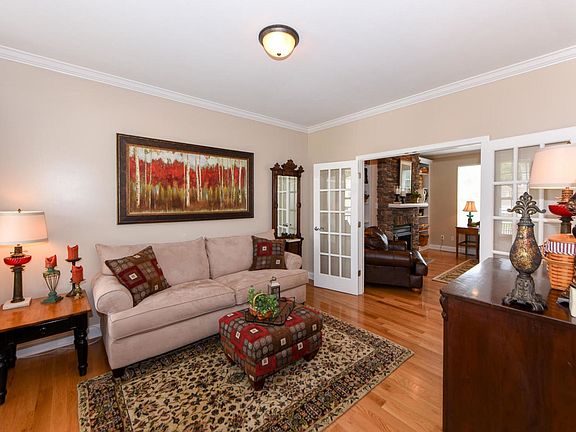 5th image of 1242 Maples Glen Ln
