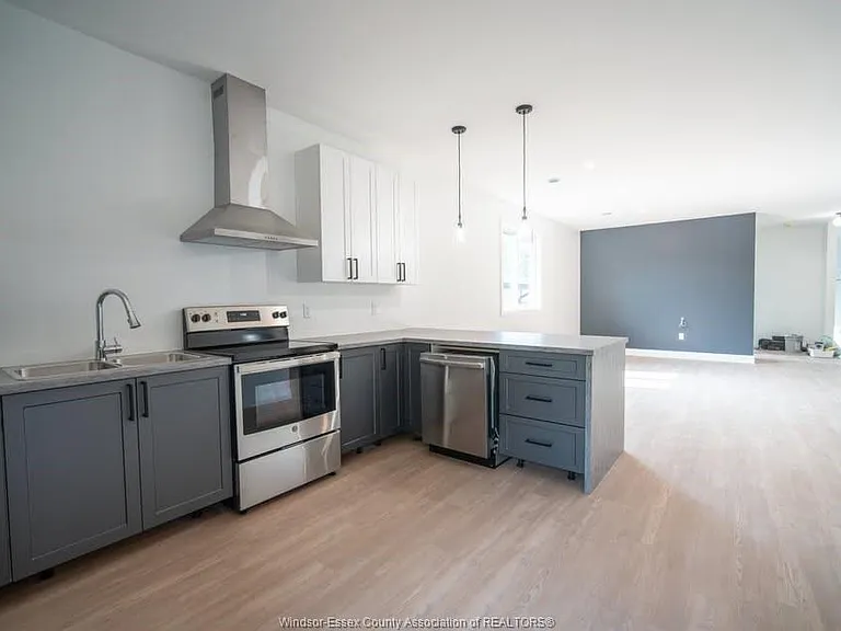1210 Laurendeau Ave — Photo 5
