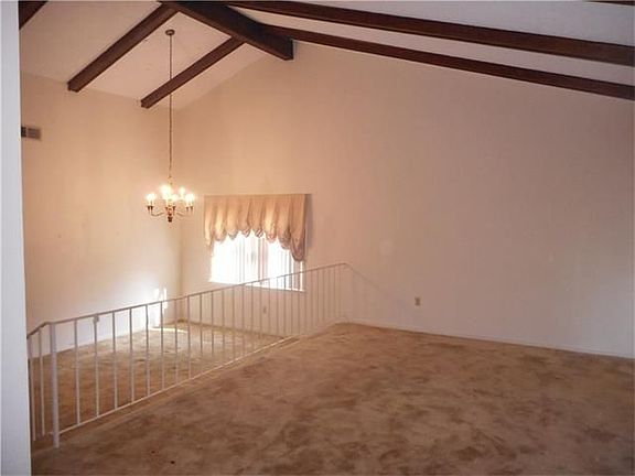 3rd image of 381 Westmeade Dr
