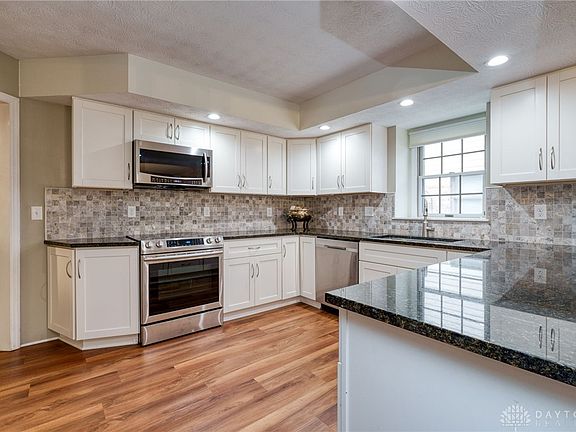3rd image of 6670 Golf Green Dr