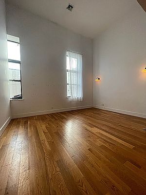 2nd image of 947 Willoughby Ave #304