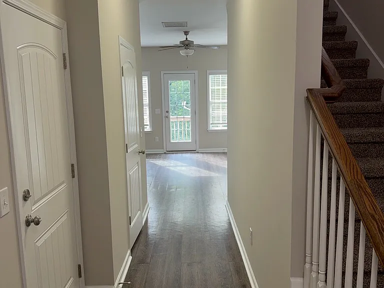 650 Pippin Dr — Photo 2