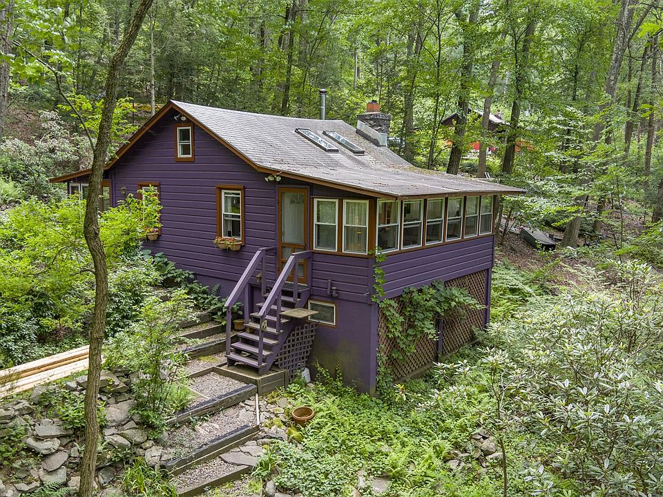 1st image of 1 Oakwood Trail N
