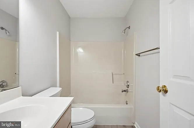 Common Full Bathroom