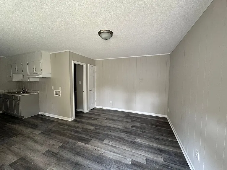 2212 Hart St — Photo 6