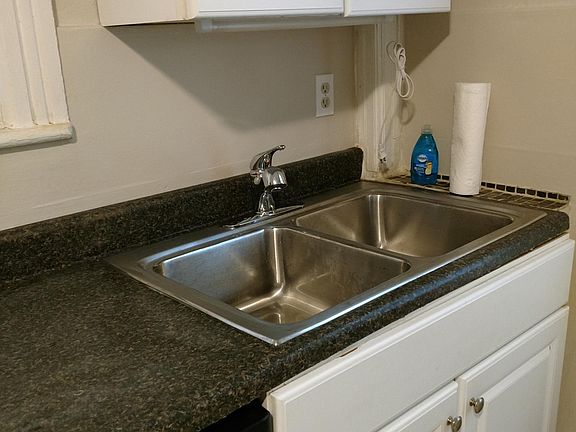 2nd image of 38 Cortland Pl