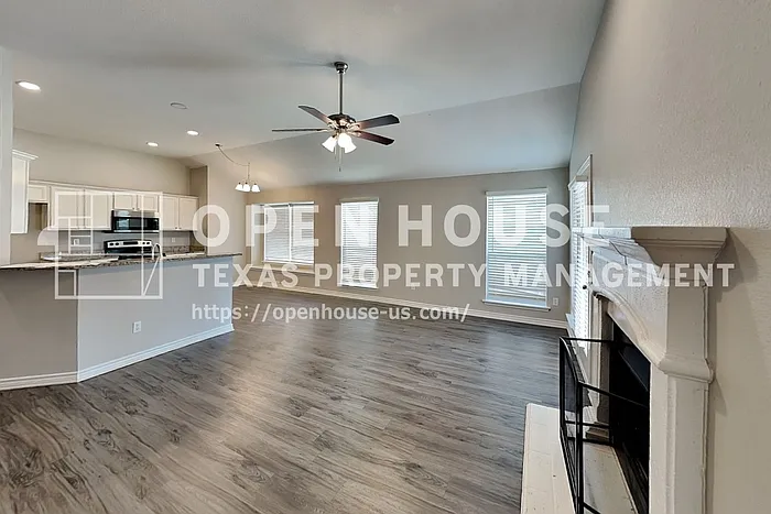3 bed, 2.0 bath, 1874 sqft, $2,000 — Photo 3