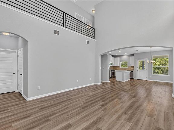 5th image of 11200 El Capitan Dr
