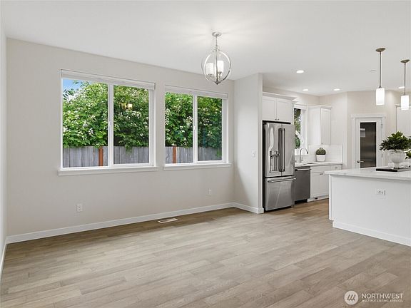 5th image of 1436 12th Avenue SW