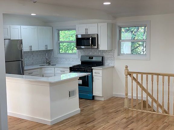 4th image of 13330 Farmers Blvd