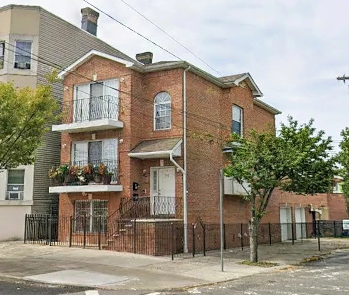 3 bed, 1200 sqft, $2,500 — Photo 1