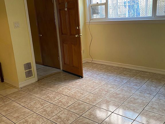 2nd image of 1048 Underhill Ave Floor 1