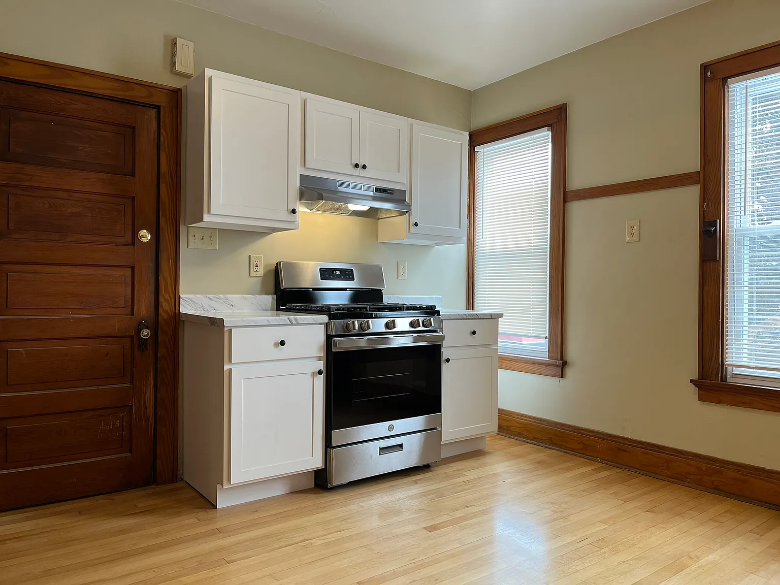 2 bed, 850 sqft, $1,395 — Photo 3