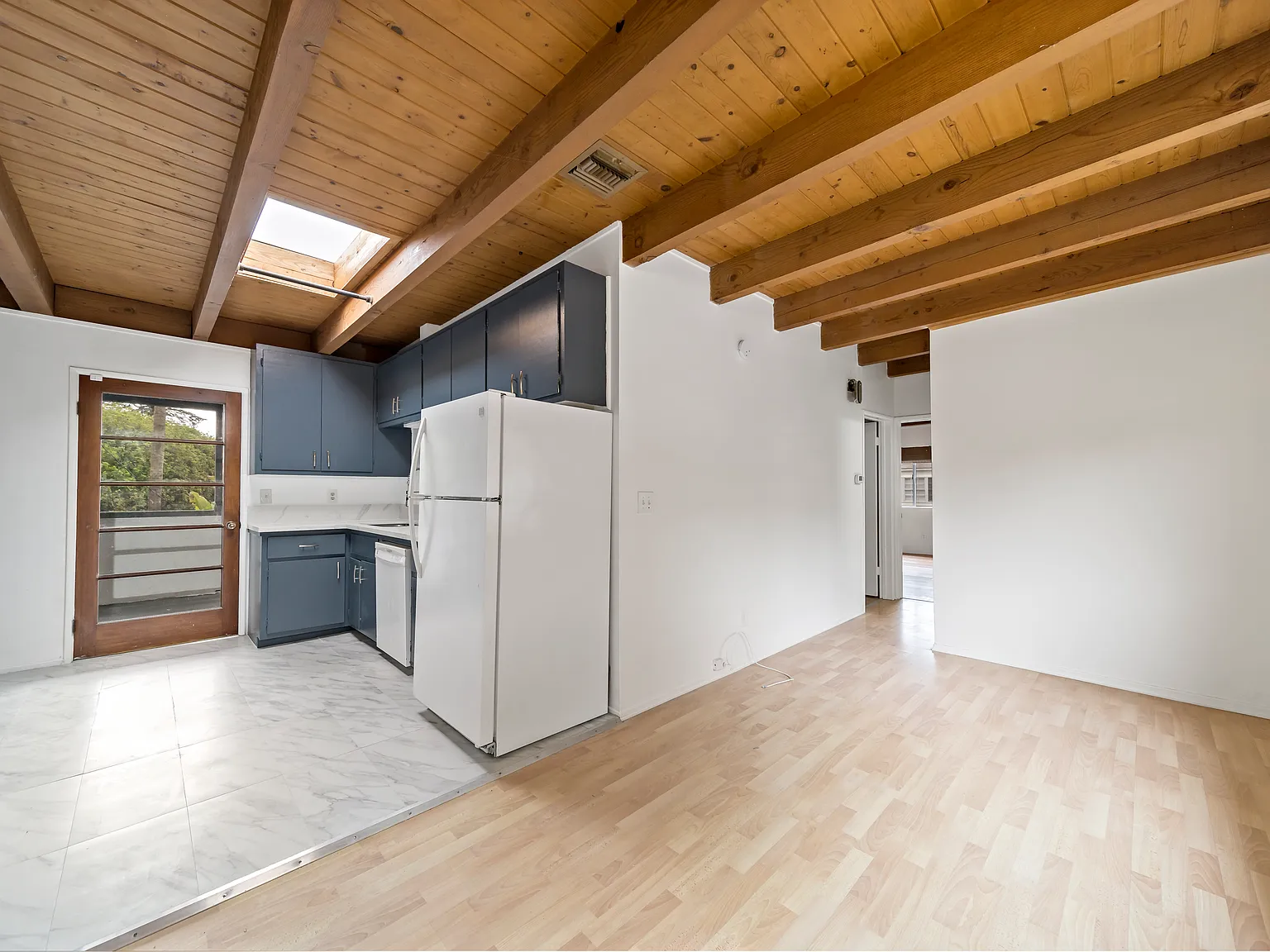 2 bed, 1050 sqft, $4,100 — Photo 4