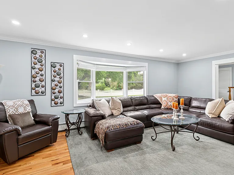 48 Fanning Ave — Photo 8