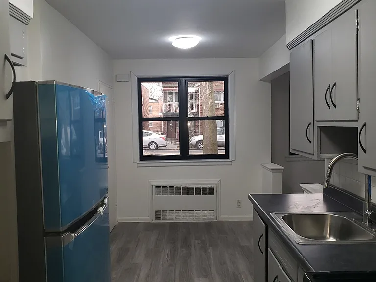 E 56th St — Photo 1