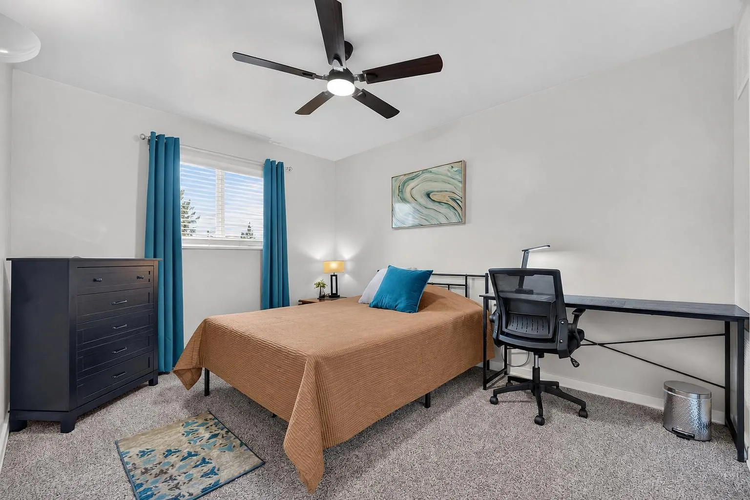 4 bed, 2.0 bath, 1636 sqft, $910 — Photo 1