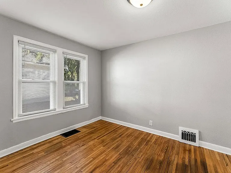 383 Dewey St — Photo 5